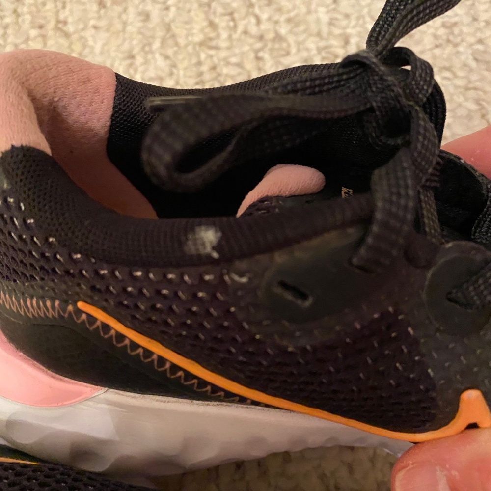 Nike - Picture 4 of 4